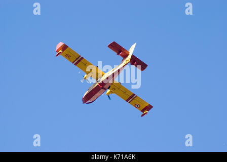 Canadair CL-415 de l'incendie aérienne française Groupe de travail en fonctionnement pendant l'incendie de forêt Banque D'Images