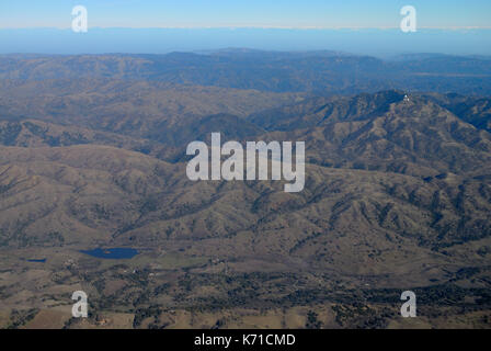 Vue aérienne de l'Observatoire Lick James sur Mt. Hamilton et Joseph D Grant County Park, San Jose, Californie (altitude 4200 ft) CA Banque D'Images