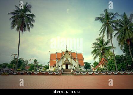 Wat Phumin ou Phu Min Temple, le célèbre ancien temple dans la province de Nan, partie Nord de la Thaïlande. vintage style effet photos. Banque D'Images