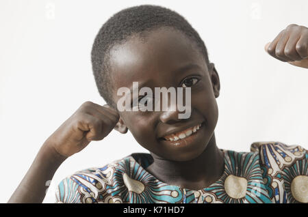 Heureux enfant africain excité avec ses mains en l'air, isolated on white Banque D'Images