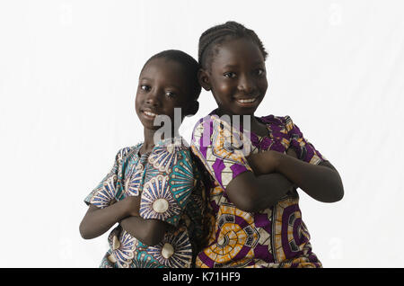 Couple de frère et sœur africaine posing in studio, isolated on white Banque D'Images