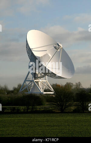 Le radiotélescope de MERLIN Observatoire Mullard, juste à l'extérieur de Cambridge, Royaume-Uni. Banque D'Images