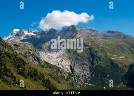 Route du col de la Furka avec glacier du Rhône, vue depuis le col du Grimsel, Valais, Suisse Banque D'Images