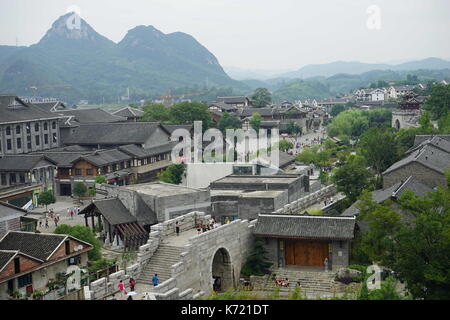 Guiyang, Guiyang, Chine. 14Th sep 2017. Guiyang, Chine 14ème septembre 2017 : (usage éditorial uniquement. Chine out) .qingyan ville ancienne, l'une des plus célèbres villes historiques et culturelles dans la province de Guizhou, réside dans la banlieue sud de Guiyang. comme une ancienne ville, couvrant une superficie de 741 acres, qingyan ville a été construit en 1378. Aujourd'hui, en raison de sa longue histoire et de l'atmosphère culturelle forte, la ville est devenue une destination attrayante pour de nombreux touristes nationaux et étrangers. crédit : l'Asie sipa/zuma/Alamy fil live news Banque D'Images