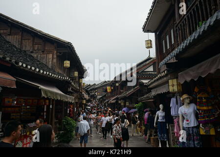 Guiyang, Guiyang, Chine. 14Th sep 2017. Guiyang, Chine 14ème septembre 2017 : (usage éditorial uniquement. Chine out) .qingyan ville ancienne, l'une des plus célèbres villes historiques et culturelles dans la province de Guizhou, réside dans la banlieue sud de Guiyang. comme une ancienne ville, couvrant une superficie de 741 acres, qingyan ville a été construit en 1378. Aujourd'hui, en raison de sa longue histoire et de l'atmosphère culturelle forte, la ville est devenue une destination attrayante pour de nombreux touristes nationaux et étrangers. crédit : l'Asie sipa/zuma/Alamy fil live news Banque D'Images