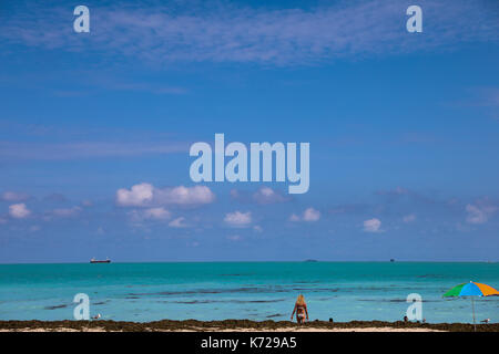 Vue sur une grande quantité de saleté sur la plage de Miami Beach à Miami aux États-Unis ce jeudi 14. (PHOTO: WILLIAM VOLCOV/BRÉSIL PHOTO PRESSE) Banque D'Images