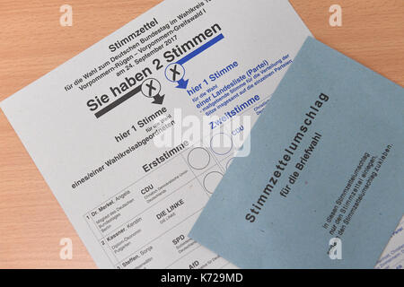 Stralsund, Allemagne. 14Th sep 2017. illustration - un bulletin qui se trouve sur une table à Stralsund, Allemagne, 14 septembre 2017. La chancelière allemande Angela Merkel (CDU) a représenté stralsund au parlement allemand depuis 1990. photo : Stefan sauer/dpa-zentralbild/dpa/Alamy live news Banque D'Images