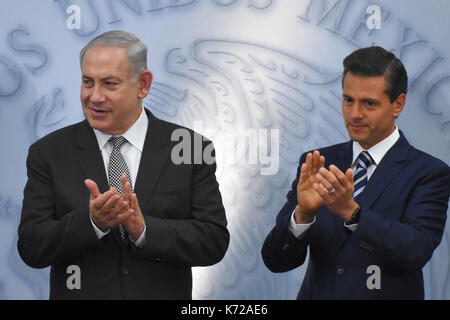 La ville de Mexico, Mexique. 14Th Sep 2017. Le Premier ministre israélien Benjamin Netanyahu (L) et le président du Mexique Enrique Pena Nieto (R) vu au cours de la conférence de presse à la résidence présidentielle de Los Pinos. Credit : SOPA/Alamy Images Limited Live News Banque D'Images