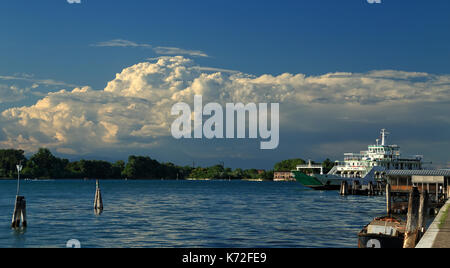 De gros cumulus cloud Banque D'Images