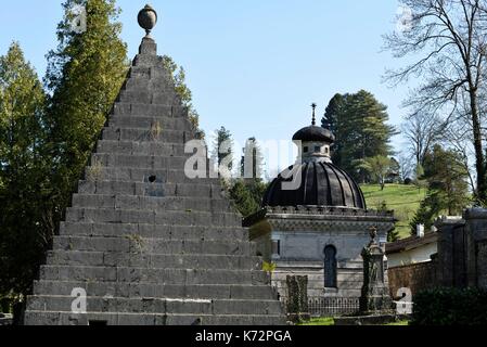 France, Doubs, Besançon, rue Anne Frank, le cimetière juif, le Picard pyramide, le mausolée de la famille Veil Picard Banque D'Images