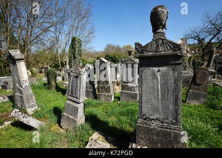 France, Doubs, Besançon, rue Anne Frank, le cimetière Juif, d'anciennes stèles Banque D'Images