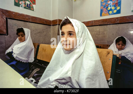 Une école de filles à Téhéran Banque D'Images