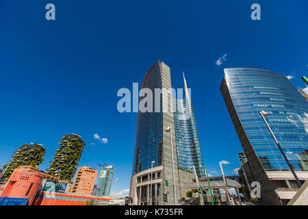 MILAN, ITALIE - 28 avril 2017 : les gratte-ciel modernes à Porta Nuova à Milan, Italie. Porta Nuova est le principal quartier des affaires de Milan. Banque D'Images