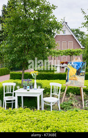 Affichage résidents Vincent Van Gogh posters à la maison par musée Kroller Muller, lors du festival traditionnel, Otterlo, Pays-Bas Banque D'Images