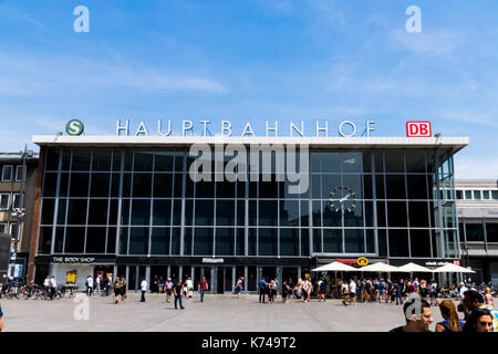 Cologne, Allemagne - juillet, 7e 2017 : la gare principale de Cologne Banque D'Images