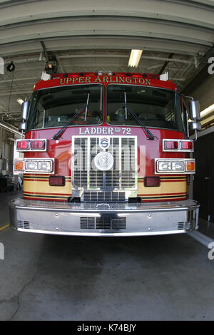 Camions de pompiers en alerte à la caserne de pompiers Upper Arlington, Ohio Banque D'Images