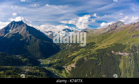 La sauge, Suisse - paysage au-dessus du village de la sauge, sur le sentier de randonnée de la haute route, canton du Valais. Banque D'Images