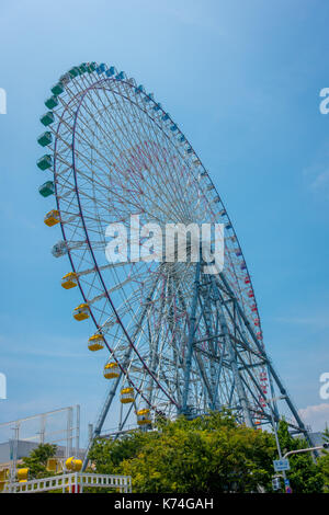 Osaka, Japon - 18 juillet 2017 : grande roue de tempozan à Osaka, Japon. Il est situé dans la région de tempozan harbour village, à côté de l'aquarium d'Osaka kaiyukan Banque D'Images