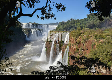 Vue sur le Garganta del Diablo, Devil's Gap, les chutes d'Iguazu, Puerto Iguazu, Argentine Banque D'Images