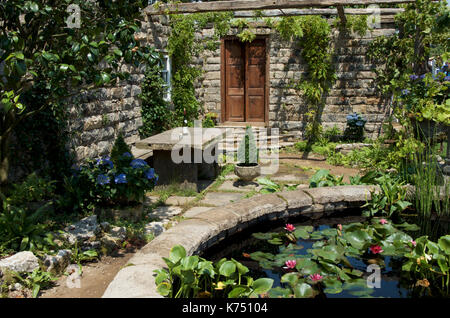 Le Pazo's Secret jardin conçu par Rose pour McMonigall truisme de Galicia à RHS Hampton Court Palace Flower Show. Banque D'Images