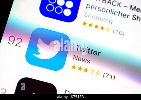Application twitter dans l'Apple App Store, App-icône, d'afficher sur un écran d'un téléphone mobile, Iphone, ios, smartphone, l'enregistrement de macro Banque D'Images