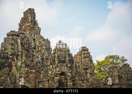 Face à tours, Visages de pierre, bodhisattva lokeshvara, Avalokiteshvara, ruines du temple, temple Bayon, Angkor Thom complex Banque D'Images