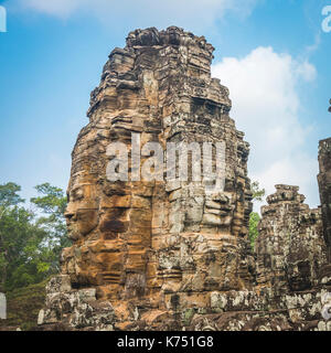 La tour de pierre, face à faces, bodhisattva lokeshvara, Avalokiteshvara, ruines du temple, temple Bayon, Angkor Thom complex Banque D'Images