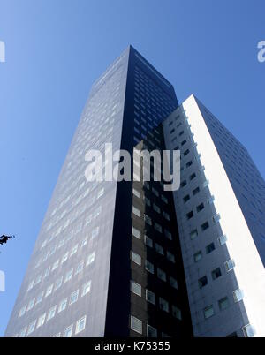 115m de haut (Achmeatoren tour Achmea) bureaux de la compagnie d'assurance. Plus haut bâtiment de Leeuwarden, Frise, Pays-Bas. Banque D'Images