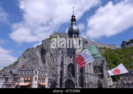 Vue sur le centre-ville du pont le 18 juin 2017, à Dinant, Belgique. dinant est un centre régional en province de Namur, Belgique Banque D'Images