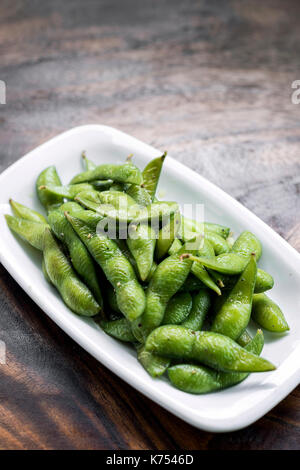 Partie des haricots verts d'edamame japonais salé snack-starter Banque D'Images