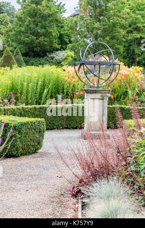 Globe sculpture dans le jardin du millénaire Université de Nottingham Banque D'Images