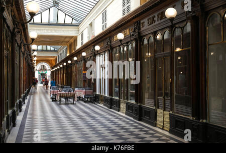 La galerie vero dodat près de palais-royal. galerie vero dodat est l'un des 150 passages et galeries qui ont été ouverts à paris au milieu du xixe siècle. Banque D'Images