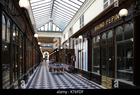 La galerie vero dodat près de palais-royal. galerie vero dodat est l'un des 150 passages et galeries qui ont été ouverts à paris au milieu du xixe siècle. Banque D'Images