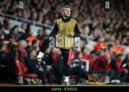 Jack wilshere d'arsenal chauffe lors de l'Europa League à l'Emirates stadium, Londres. Banque D'Images