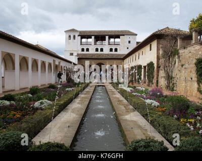 Patio de la azequia, palais de l'Alhambra, Grenade, Andalousie, Espagne, Europe Banque D'Images