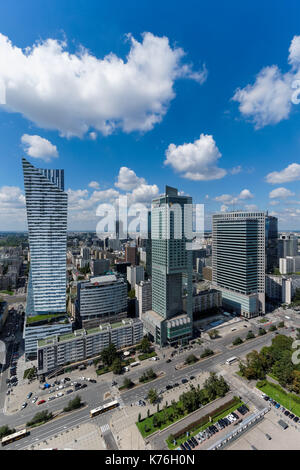 Les gratte-ciel modernes à Varsovie, Pologne Banque D'Images