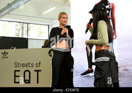 Hailey Baldwin au cours de 'streets d'eqt', une présentation de style de la rue pour célébrer le nouveau baldwin hailey campagne adidas eqt lors de la London fashion week ss18 tenue à l'Old Truman Brewery, Londres. photo date : vendredi 15 septembre. crédit photo doit se lire : isabel infantes/pa wire Banque D'Images