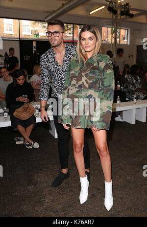 Josh cuthbert et chloe lloyd assister à la 'streets d'eqt', une présentation de style de la rue pour célébrer le nouveau baldwin hailey campagne adidas eqt lors de la London fashion week ss18 tenue à l'Old Truman Brewery, Londres. photo date : vendredi 15 septembre. crédit photo doit se lire : isabel infantes/pa wire Banque D'Images