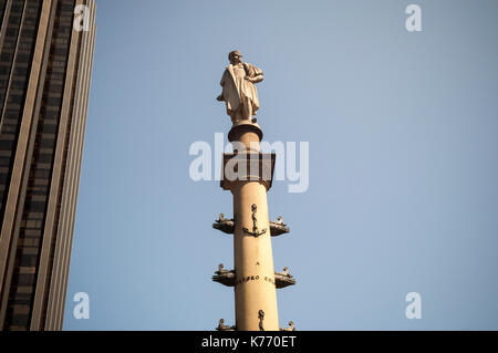 La statue de Christophe Colomb se trouve à Columbus circle à new york le dimanche 10 septembre 2017. Le maire de New York, de blasio a annoncé la nomination de son groupe de travail à étudier si des statues et des monuments, y compris cette statue de Columbus, devrait être retiré en raison de leurs relations avec le racisme. (© richard b. levine) Banque D'Images