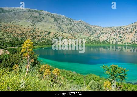 Geece, Crète, district d'Hania, environs de Georgioupolis, le Lac de Kournas est le seul lac d'eau douce en Crète Banque D'Images