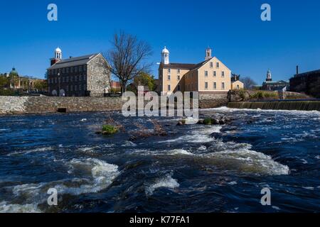 United States, Rhode Island, Pawtucket, Slater Mill Historic Site, fonctionnant à l'eau La première filature de coton en Amérique du Nord, construit en 1793 Banque D'Images