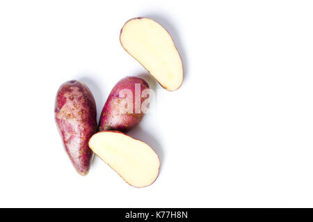 Pommes de terre rouge isolé sur fond blanc Banque D'Images