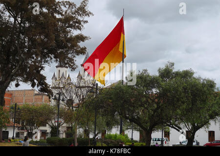 Drapeau géant de Cuenca dans le parc San Blas Banque D'Images