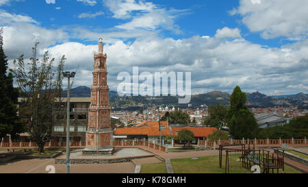 Vue panoramique sur la ville de Cuenca depuis l'église de Cristo Rey de Cullca Banque D'Images