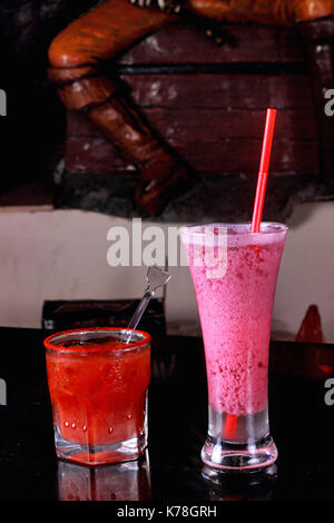 Des boissons, des cocktails et des bals Banque D'Images