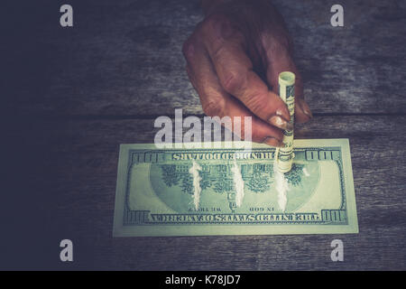 Photo gros plan. concept de médicament de drogué à l'aide de médicaments. Banque D'Images