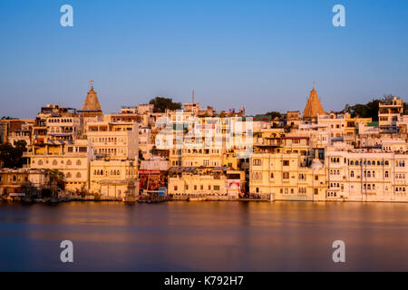 Udaipur, Inde - circa novembre 2016 : le lac Pichola à Udaipur Banque D'Images