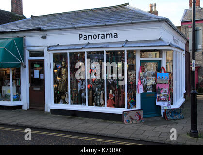 Panorama boutique emplacement TV BBC comedy Le Docking, détecteurs, Suffolk, Angleterre, RU Banque D'Images