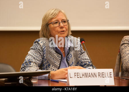 Genève, united states. 14Th sep 2017. Laurence felhmann rielle, conseiller fédéral suisse, l'Organisation des Nations unies, Genève, Suisse 14/09/2017 - experts en droits humains et personnalités dans une conférence le 13 septembre 2017, à la 36e session du Conseil des droits de l'homme à Genève, a appuyé la demande d'Asma Jahangir, le rapporteur spécial des Nations unies sur la situation des droits de l'homme en Iran, à une investigation sur les 1988 massacre en Iran. crédit : siavosh hosseini/pacific press/Alamy live news Banque D'Images