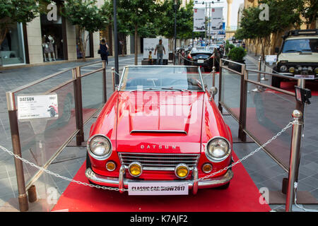 Beyrouth, Liban. 15 sep, 2017. 1967 datsun roadster 1600 à l'affiche au salon de voitures à Beyrouth souks, Beyrouth Liban crédit : mohamad itani/Alamy live news Banque D'Images